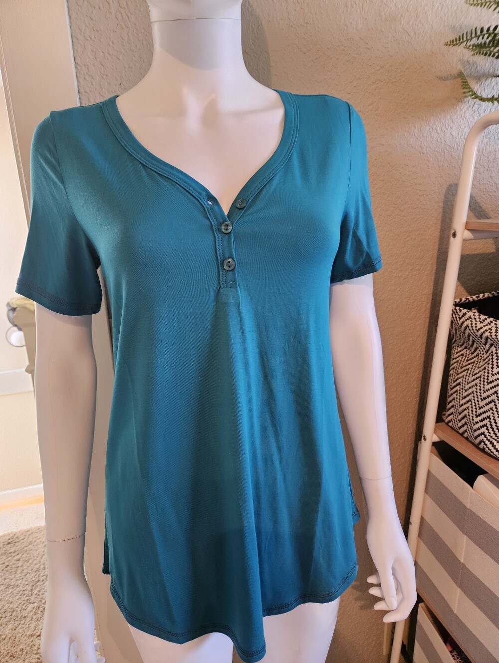 NWT LulaRoe Bailey Henley Top Size Small